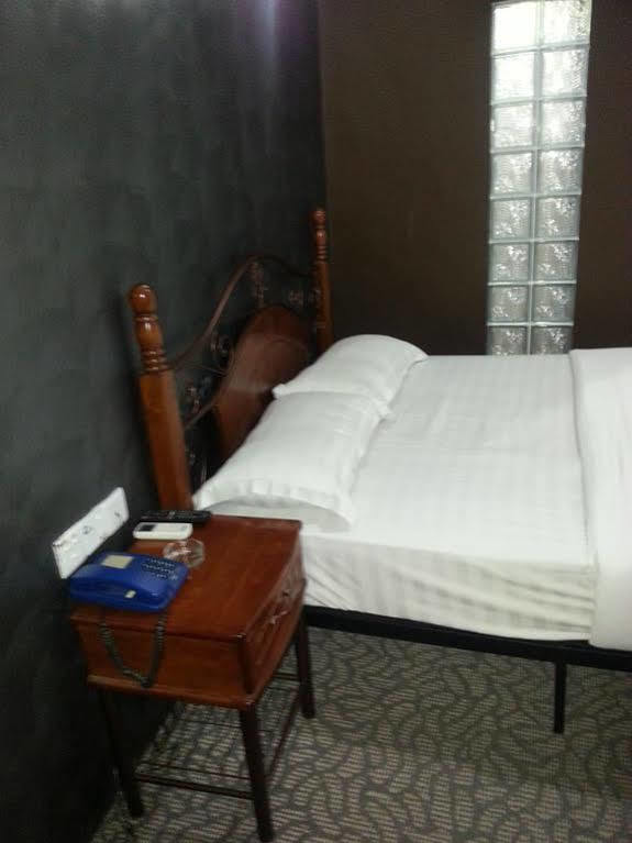Oriental Inn Kuching Exterior photo